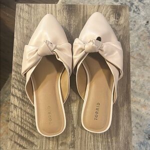 Torrid Women's Cream Bow Mules 11.5W wide shoe